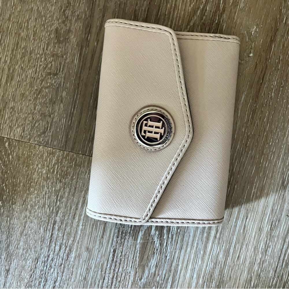 Small light pink Tommy Hilfiger wallet